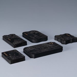 Five Chinese ink cakes in their wooden presentation box, Republic — 照片 4