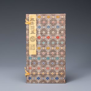 Five Chinese ink cakes in their wooden presentation box, Republic — 照片 6