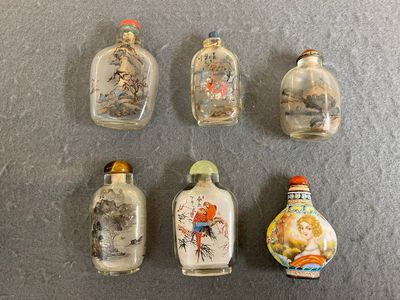 Five Chinese inside-painted glass snuff bottles and one in Canton or Beijing enamel, 19/20th C. — 照片 2