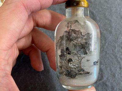 Five Chinese inside-painted glass snuff bottles and one in Canton or Beijing enamel, 19/20th C. — 照片 4