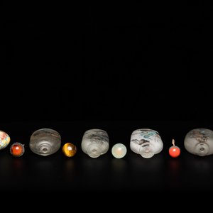 Five Chinese inside-painted glass snuff bottles and one in Canton or Beijing enamel, 19/20th C. — 照片 6