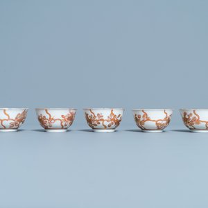 Five Chinese iron red and gilt cups and saucers, Yongzheng/Qianlong — 照片 7