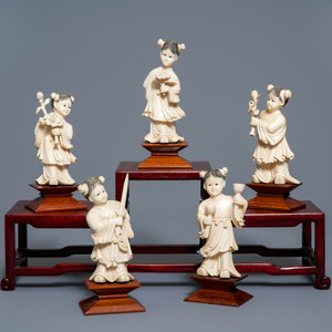 Five Chinese ivory figures of girls with flowers and attributes, ca. 1920 — photo 1