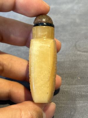 Five Chinese jade and hardstone snuff bottles, 20th C. — 照片 11
