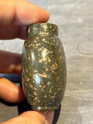 Five Chinese jade and hardstone snuff bottles, 20th C. — 照片 19