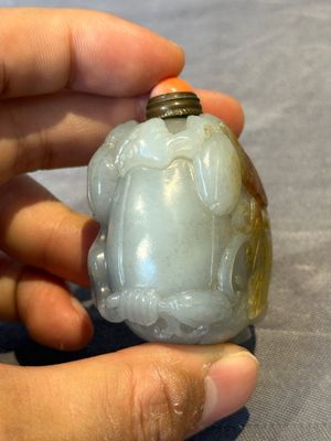 Five Chinese jade and hardstone snuff bottles, 20th C. — 照片 3