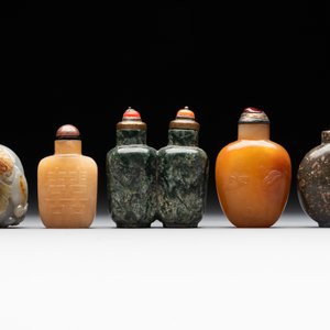 Five Chinese jade and hardstone snuff bottles, 20th C. — 照片 2