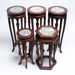 Five Chinese marble-topped hongmu stands, 20th C. — photo 1