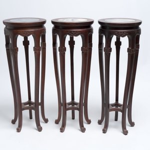 Five Chinese marble-topped hongmu stands, 20th C. — photo 4