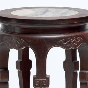 Five Chinese marble-topped hongmu stands, 20th C. — photo 8
