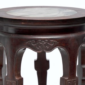 Five Chinese marble-topped hongmu stands, 20th C. — photo 9