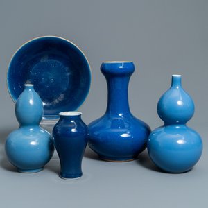 Five Chinese monochrome blue wares, 19/20th C. — photo 1