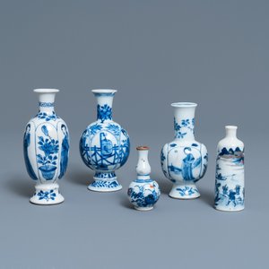 Five Chinese mostly blue and white vases, Kangxi — 照片 1