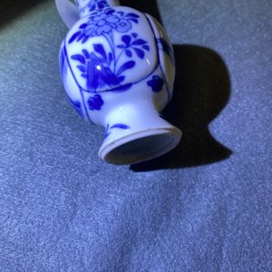 Five Chinese mostly blue and white vases, Kangxi — 照片 17
