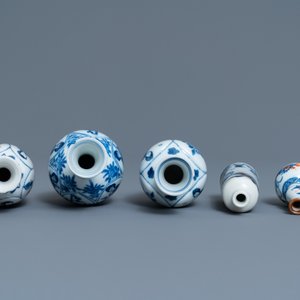 Five Chinese mostly blue and white vases, Kangxi — 照片 6