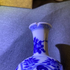 Five Chinese mostly blue and white vases, Kangxi — 照片 10
