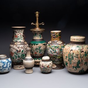 Five Chinese Nanking famille verte, rose, blue and white vases and two jars, 19th C. — 照片 1