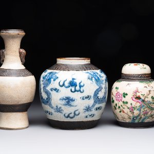 Five Chinese Nanking famille verte, rose, blue and white vases and two jars, 19th C. — 照片 14
