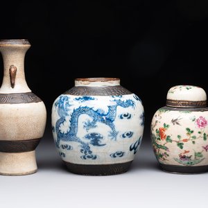 Five Chinese Nanking famille verte, rose, blue and white vases and two jars, 19th C. — 照片 15