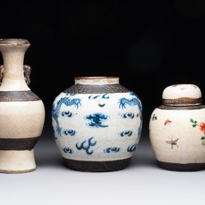 Five Chinese Nanking famille verte, rose, blue and white vases and two jars, 19th C. — 照片 16