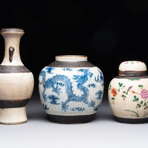 Five Chinese Nanking famille verte, rose, blue and white vases and two jars, 19th C. — 照片 17