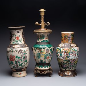 Five Chinese Nanking famille verte, rose, blue and white vases and two jars, 19th C. — 照片 4
