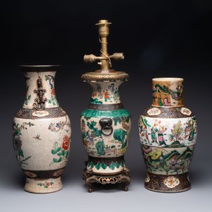 Five Chinese Nanking famille verte, rose, blue and white vases and two jars, 19th C. — 照片 5