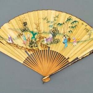 Five Chinese painted paper, wood and lacquer fans, Canton, 19th C. — 照片 3
