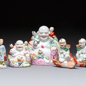 Five Chinese polychrome-decorated figures and groups, 20th C. — 照片 1