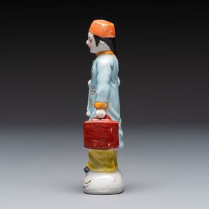 Five Chinese polychrome-decorated figures and groups, 20th C. — 照片 15
