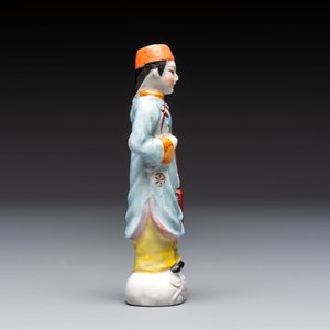 Five Chinese polychrome-decorated figures and groups, 20th C. — 照片 17