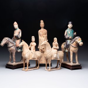 Five Chinese polychrome pottery figures, Sui/Tang/Ming — photo 1