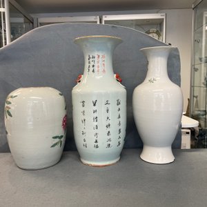 Five Chinese qianjiang cai, famille rose and celadon vases, 19/20th C. — 照片 15