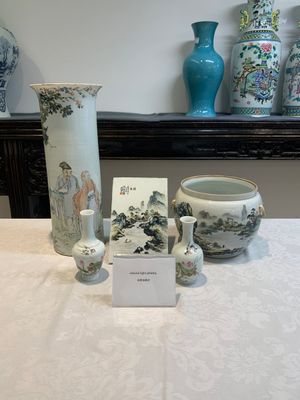 Five Chinese qianjiang cai wares, signed Wang Shaowei 王少維, Cheng Xingsheng 程興盛, Wang Xiaoting 汪小亭, 19/20th C. — 照片 1