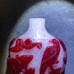 Five Chinese red overlay snowflake glass snuff bottles, 18/20th C. — photo 16