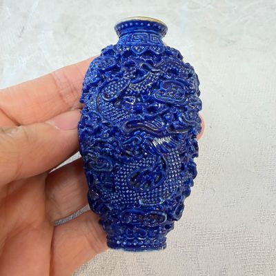 Five Chinese relief-moulded snuff bottles — photo 4