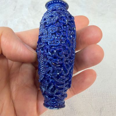 Five Chinese relief-moulded snuff bottles — photo 5