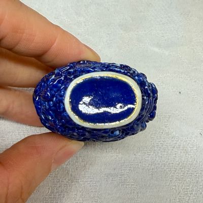 Five Chinese relief-moulded snuff bottles — photo 7