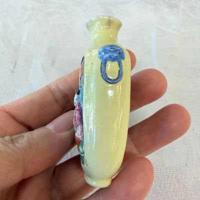 Five Chinese relief-moulded snuff bottles — photo 18
