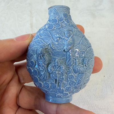 Five Chinese relief-moulded snuff bottles — photo 21