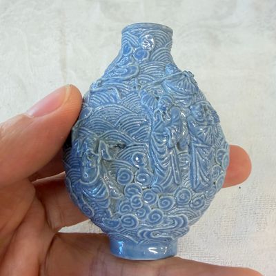 Five Chinese relief-moulded snuff bottles — photo 23
