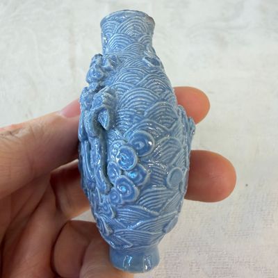 Five Chinese relief-moulded snuff bottles — photo 24
