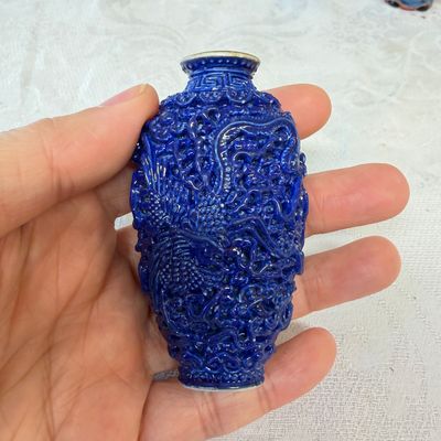 Five Chinese relief-moulded snuff bottles — photo 2