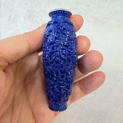 Five Chinese relief-moulded snuff bottles — photo 3