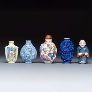 Five Chinese relief-moulded snuff bottles — photo 2