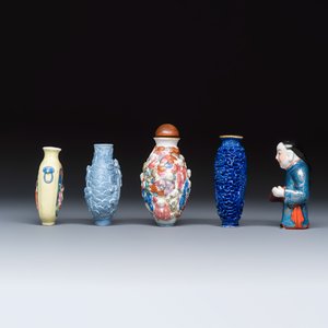 Five Chinese relief-moulded snuff bottles — photo 3