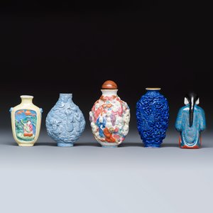 Five Chinese relief-moulded snuff bottles — photo 4