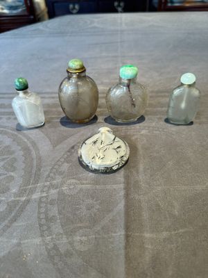 Five Chinese rock crystal and needle agate snuff bottles, Qing — foto 1