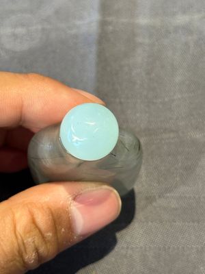 Five Chinese rock crystal and needle agate snuff bottles, Qing — foto 12