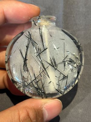 Five Chinese rock crystal and needle agate snuff bottles, Qing — foto 4